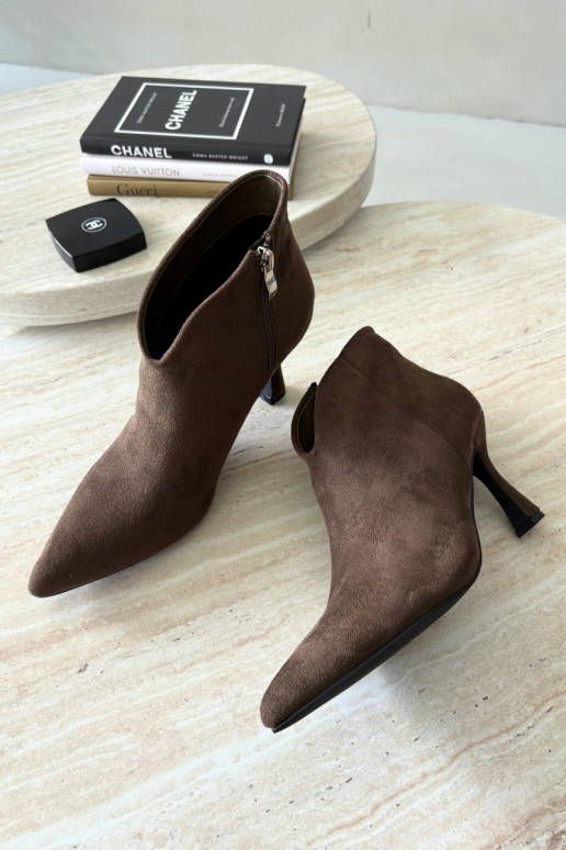 Damen Stiefeletten auf schmalem Absatz mit spitzem Zehen in khakifarbener Bessia