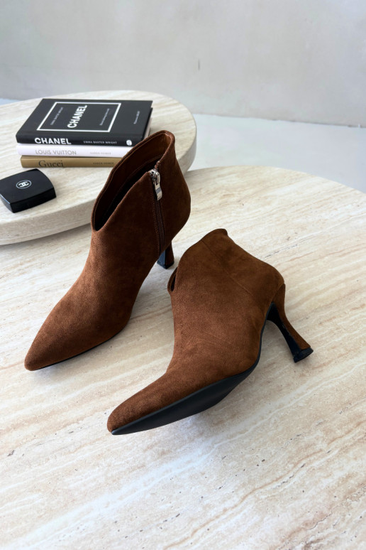 Damen Stiefeletten auf schmalem Absatz mit spitzem Zehen in brauner Bessia