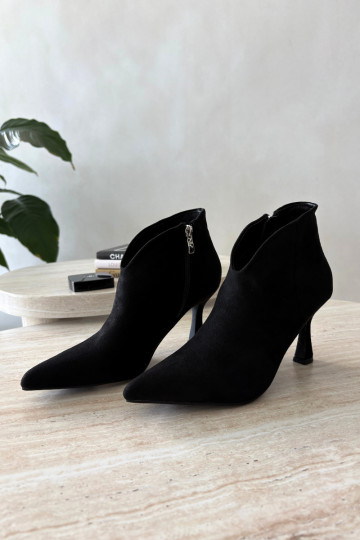 Damen Stiefeletten auf schmalem Absatz mit spitzem Zehen in schwarzer Bessia 2