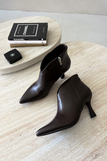 Damenstiefel Ermöglicht Smukłym Obcasie Ze Szpiczastym Noskiem dunkelbraun Bessia 2