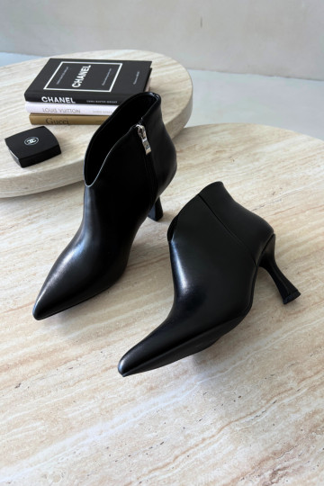 Damenstiefel Ermöglicht Smukłym Obcasie Ze Szpiczastym Noskiem schZuarze Farbe Bessia