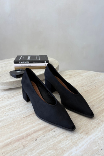 Schuhe mit spitzem Zehen und quadratischen Absätzen in schwarzer Lavisa 2
