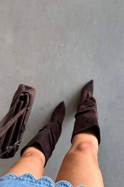 Damen Overknee-Stiefel mit gebogener Oberseite und Absätzen aus Wildleder in schokoladenfarbener Durela