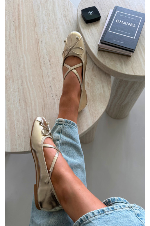 Goldene lackierte Ballerinas mit Bändern Kokardką