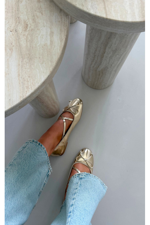 Goldene lackierte Ballerinas mit Bändern Kokardką