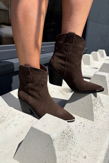 Schokoladenfarbene Wildleder-Cowboystiefel mit Isolierung und Absätzen Pelsa 2