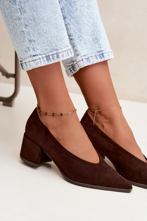 Schuhe mit spitzem Zehen und quadratischen Absätzen in schokoladenfarbener Lavisa