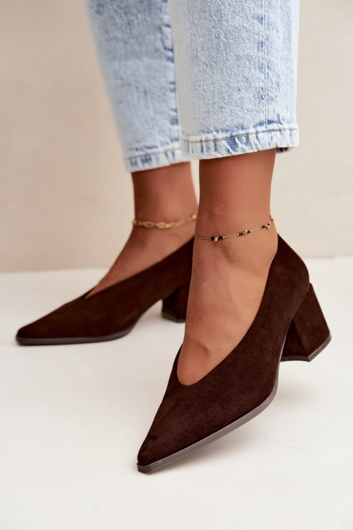 Schuhe mit spitzem Zehen und quadratischen Absätzen in schokoladenfarbener Lavisa