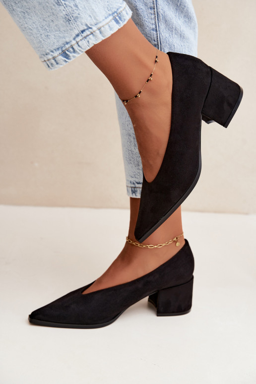 Schuhe mit spitzem Zehen und quadratischen Absätzen in schwarzer Lavisa