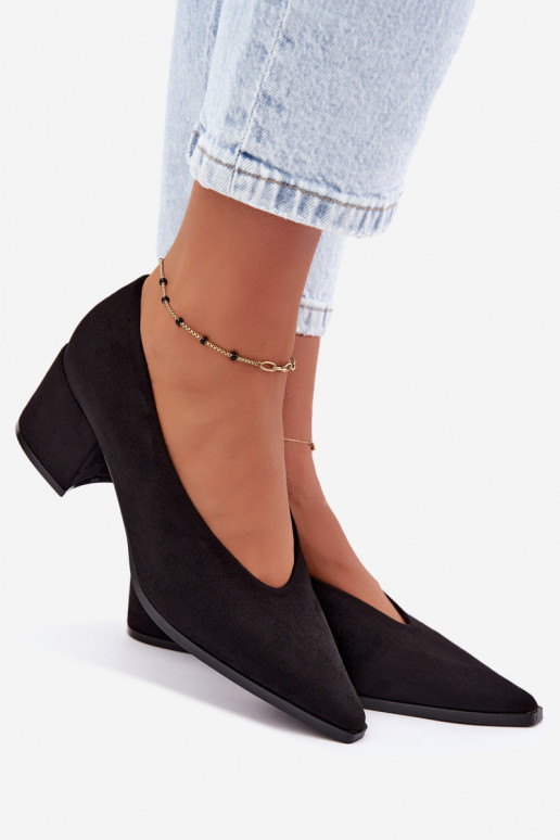 Schuhe mit spitzem Zehen und quadratischen Absätzen in schwarzer Lavisa