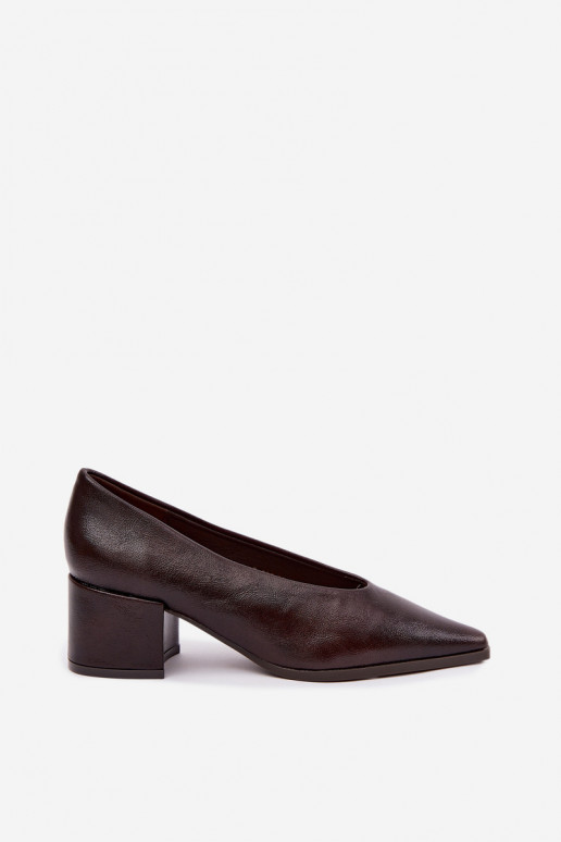 Schuhe mit spitzem Zehen und quadratischen Absätzen aus Kunstleder in dunkelbrauner Lavisa