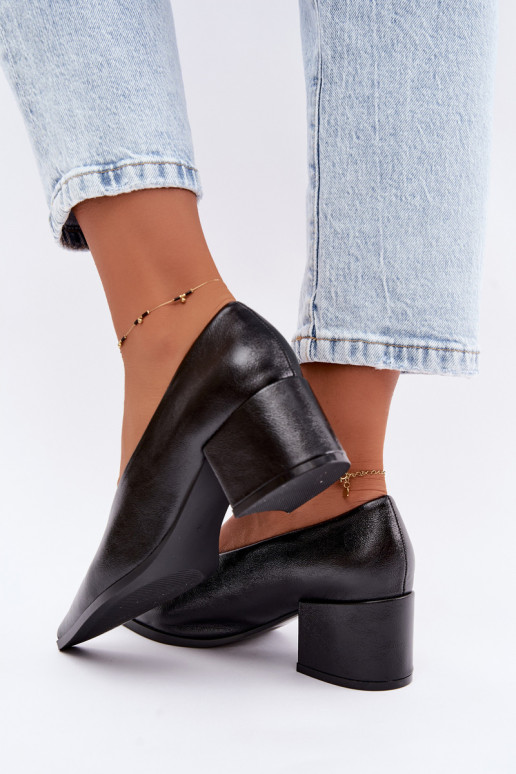 Schuhe mit spitzem Zehen und quadratischen Absätzen aus Kunstleder in schwarzer Lavisa