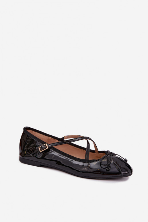 Schwarze lackierte Ballerinas mit Bändern Kokardką