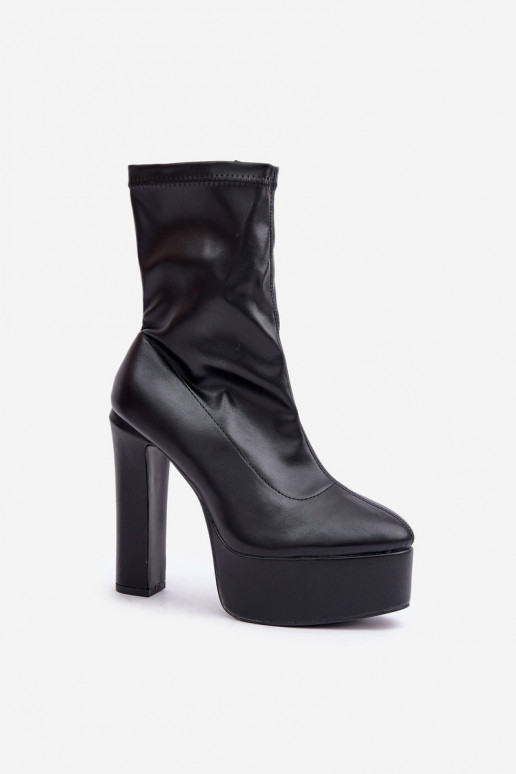 Schwarze Stiefeletten auf Absätzen und Plattform Tennira