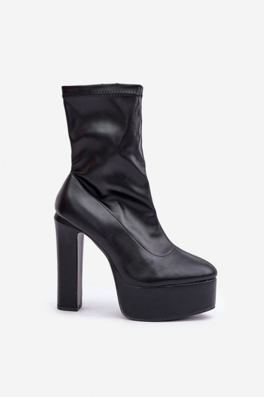 Schwarze Stiefeletten auf Absätzen und Plattform Tennira