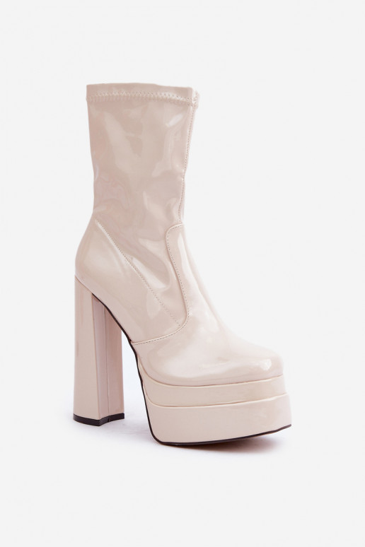 Sandfarbene Stiefeletten mit Plattform und Lackeffekt Lotisha