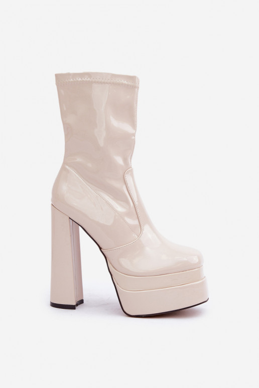Sandfarbene Stiefeletten mit Plattform und Lackeffekt Lotisha