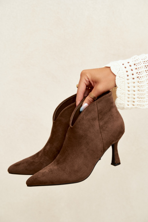 Damen Stiefeletten auf schmalem Absatz mit spitzem Zehen in khakifarbener Bessia