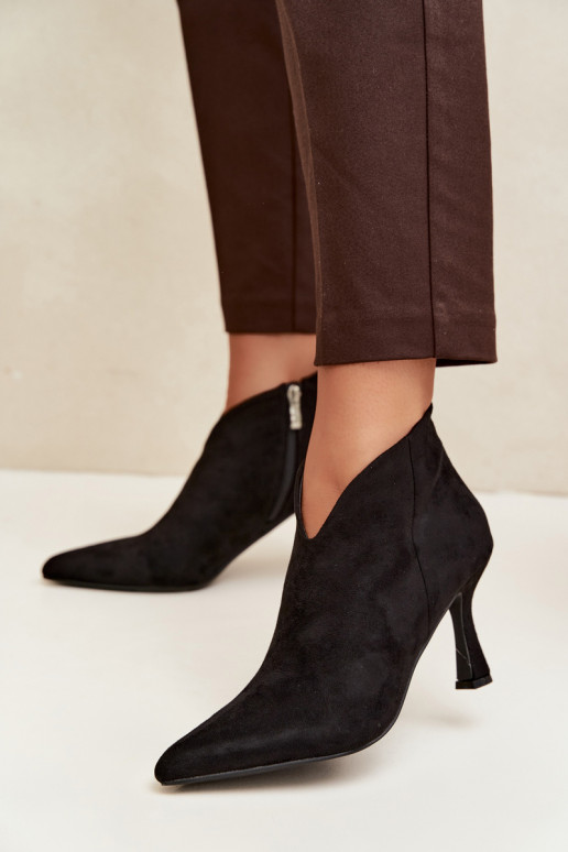 Damen Stiefeletten auf schmalem Absatz mit spitzem Zehen in schwarzer Bessia