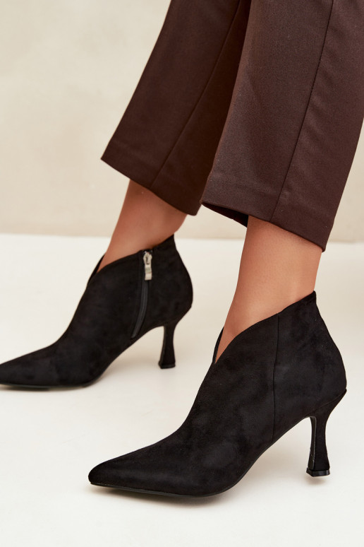 Damen Stiefeletten auf schmalem Absatz mit spitzem Zehen in schwarzer Bessia