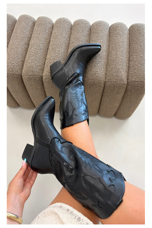 Knöchelhohe Cowboy-Stiefel mit Absätzen aus schwarzem Kunstleder Jarissa