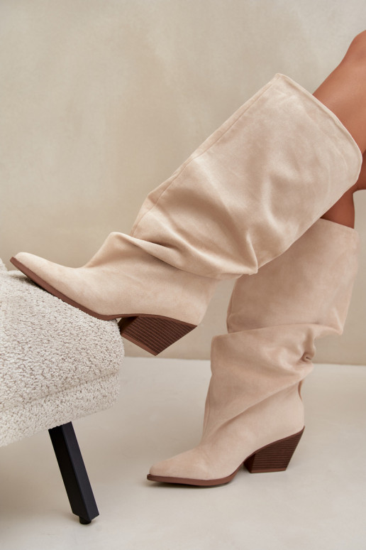 Damen Overknee-Stiefel mit gebogener Oberseite und Absätzen aus Wildleder in sandfarbener Durela
