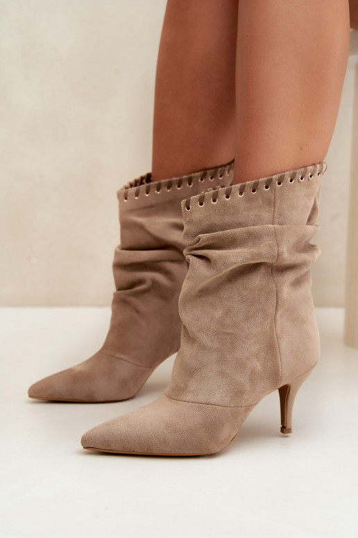 Falten ankle boots mit dünnen Absätzen in sandfarbener Herella