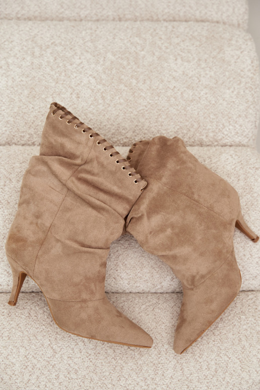 Falten ankle boots mit dünnen Absätzen in sandfarbener Herella