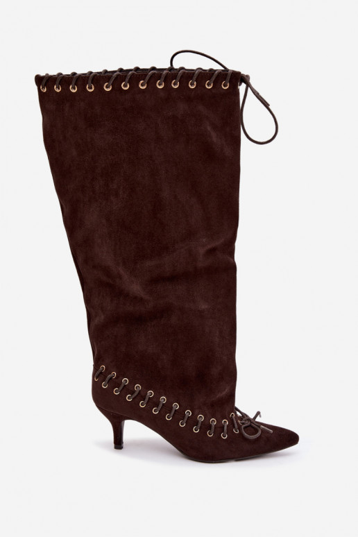 Stiefel bis zum Knie mit mittelhohem Absatz aus Kunstveloursleder mit dekorativen Schnürsenkeln in Schokoladenfarbe Juletta