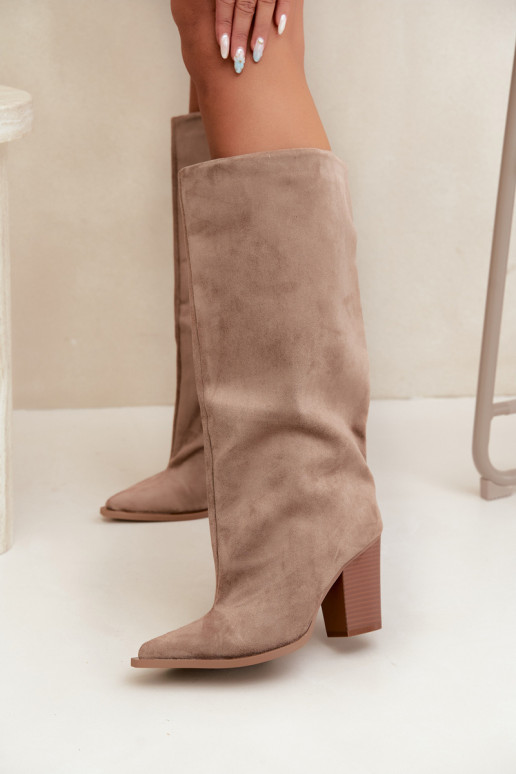 Damen kniehohe Stiefel zum Hineinschlüpfen aus Kunstveloursleder in sandfarbener Farbe Carmina