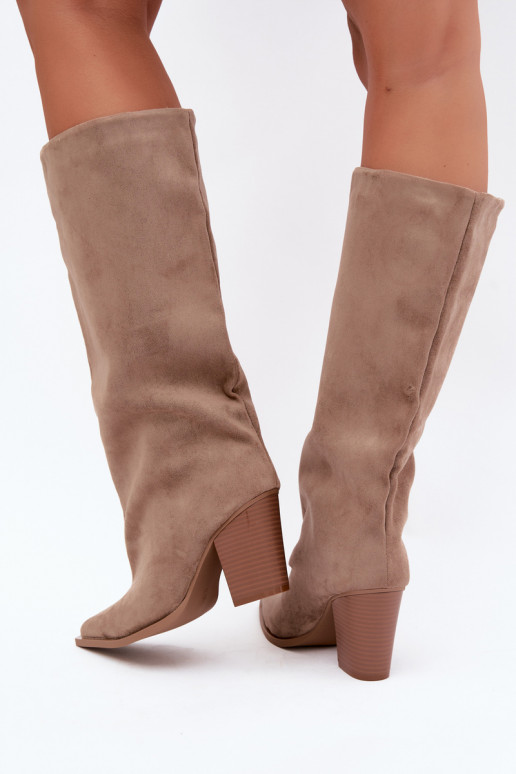 Damen kniehohe Stiefel zum Hineinschlüpfen aus Kunstveloursleder in sandfarbener Farbe Carmina