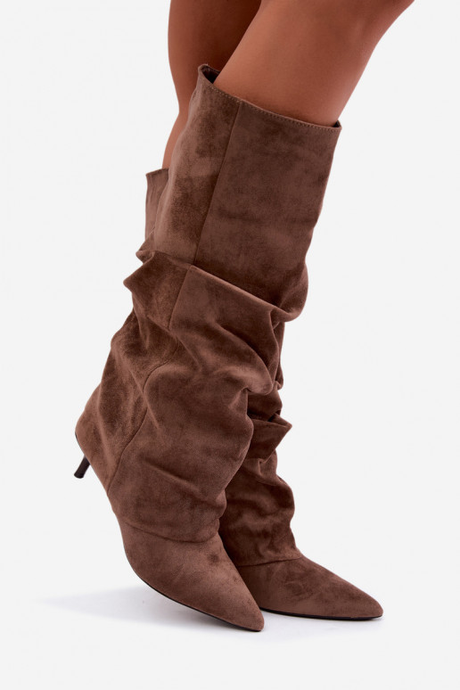 Khakifarbene zerknitterte Knöchelhohe Stiefel mit Kitten-Heel aus Wildleder LoĮen