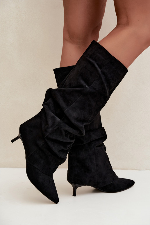 Schwarze zerknitterte Knöchelhohe Stiefel mit Kitten-Heel aus Wildleder LoĮen