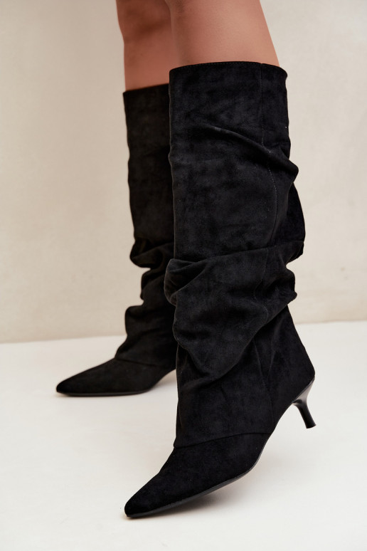 Schwarze zerknitterte Knöchelhohe Stiefel mit Kitten-Heel aus Wildleder LoĮen