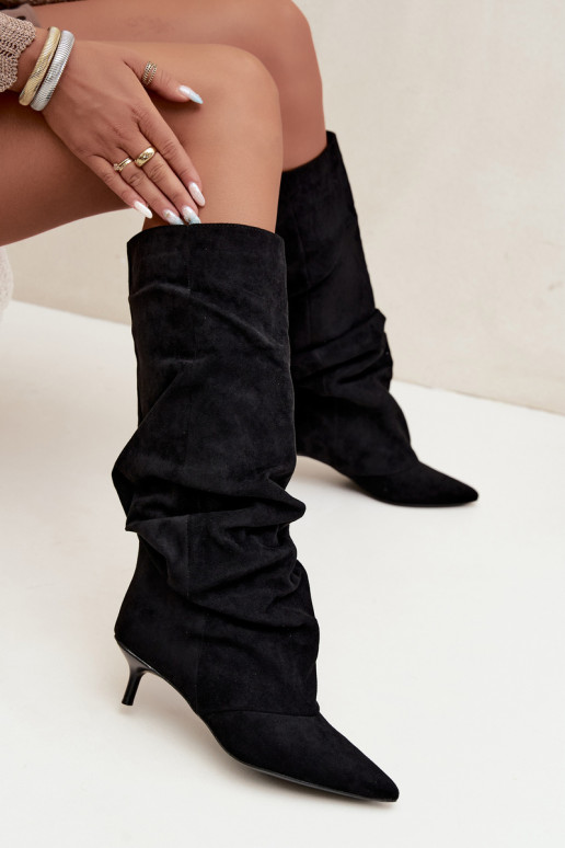 Schwarze zerknitterte Knöchelhohe Stiefel mit Kitten-Heel aus Wildleder LoĮen