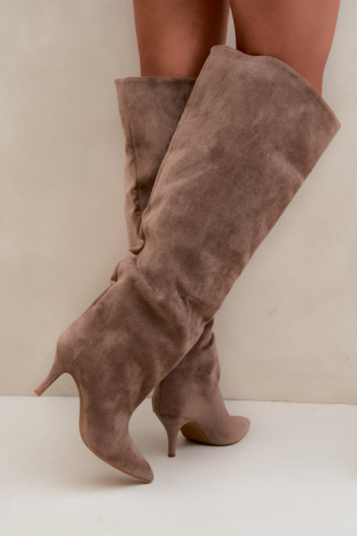 Slip-On Damenkniehohe Stiefel mit dünnen Absätzen in khakifarbener Corly