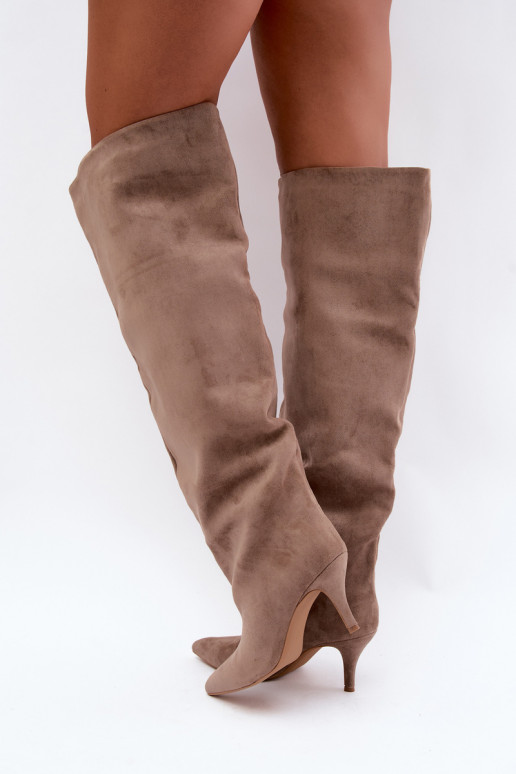 Slip-On Damenkniehohe Stiefel mit dünnen Absätzen in khakifarbener Corly