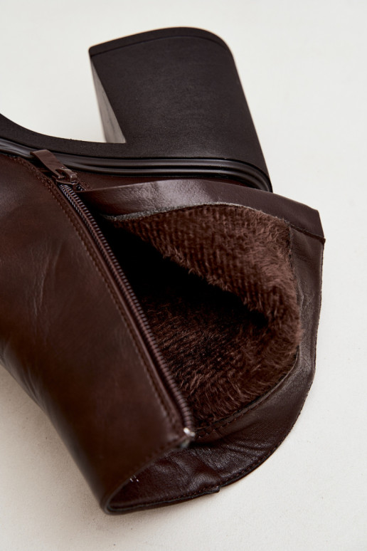 Isolierte Stiefeletten mit Absatz und Plattform in Schokoladenfarbe Lurela