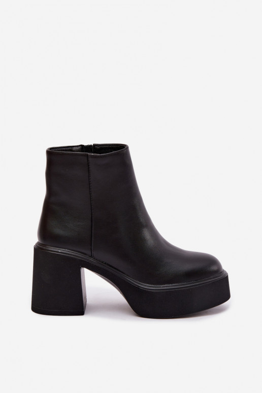 Isolierte Stiefeletten mit Absatz und Plattform in schwarzer Farbe Lurela