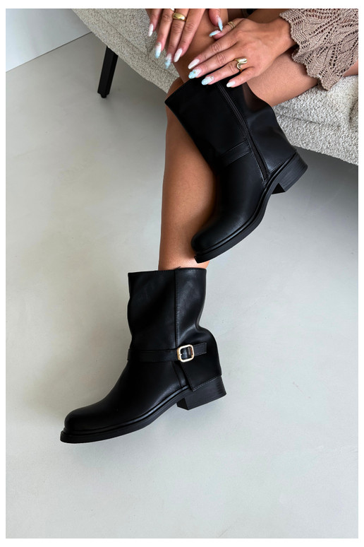 Isolierte Damen Stiefeletten mit Schnallen in schwarzer Farbe Corley