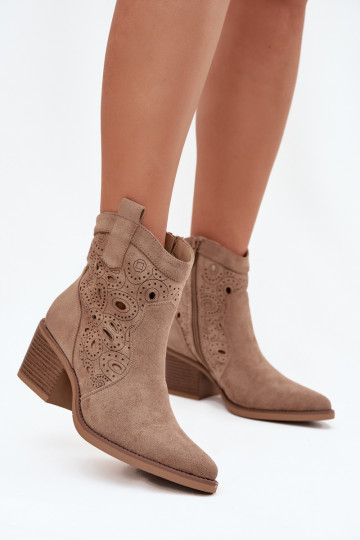 Sandfarbene Damen-Stiefeletten im Cowboy-Stil mit Ausschnitten Nolvina 2