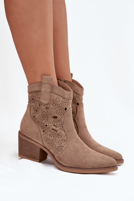 Sandfarbene Damen-Stiefeletten im Cowboy-Stil mit Ausschnitten Nolvina