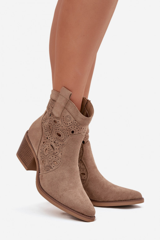 Sandfarbene Damen-Stiefeletten im Cowboy-Stil mit Ausschnitten Nolvina