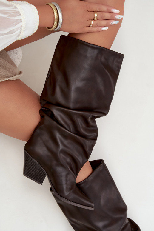 Schokoladenfarbene Slipper-Stiefel mit Absatz und spitzem Zehenbereich aus Kunstleder Blenia