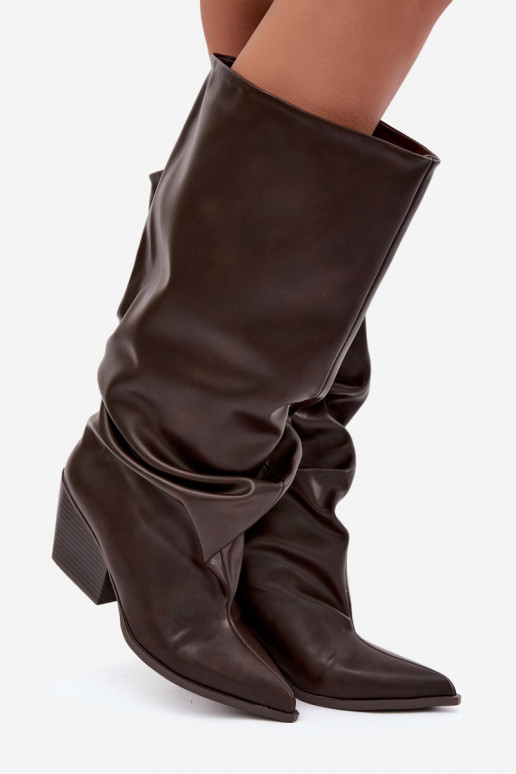 Schokoladenfarbene Slipper-Stiefel mit Absatz und spitzem Zehenbereich aus Kunstleder Blenia
