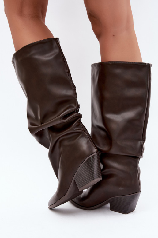 Schokoladenfarbene Slipper-Stiefel mit Absatz und spitzem Zehenbereich aus Kunstleder Blenia