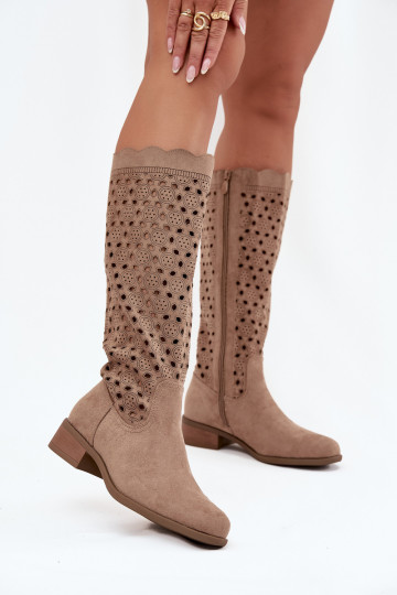 sandfarbene Damen Stiefeletten mit niedrigem Absatz und Ausschnitten 2