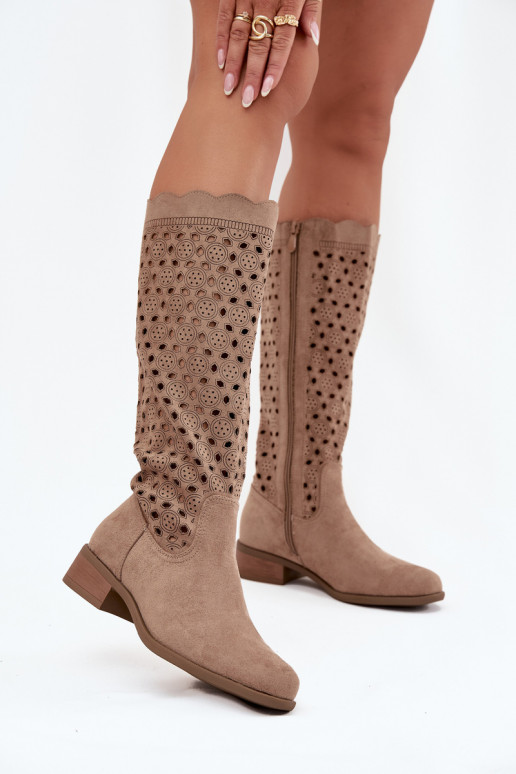 sandfarbene Damen Stiefeletten mit niedrigem Absatz und Ausschnitten