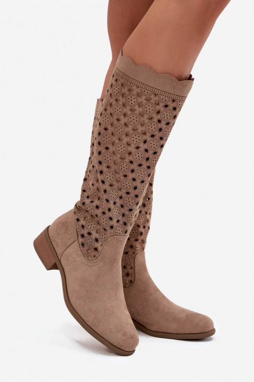 sandfarbene Damen Stiefeletten mit niedrigem Absatz und Ausschnitten