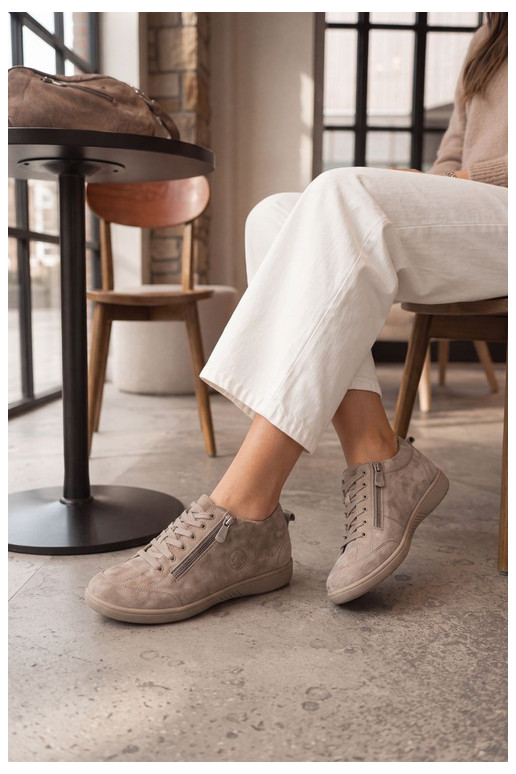 Damen Schuhe aus sandfarbenem Kunstveloursleder Brindle